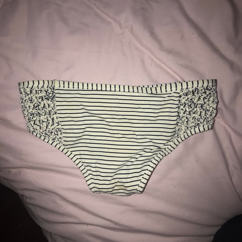 Frankys bikini - Picture 3 of 5